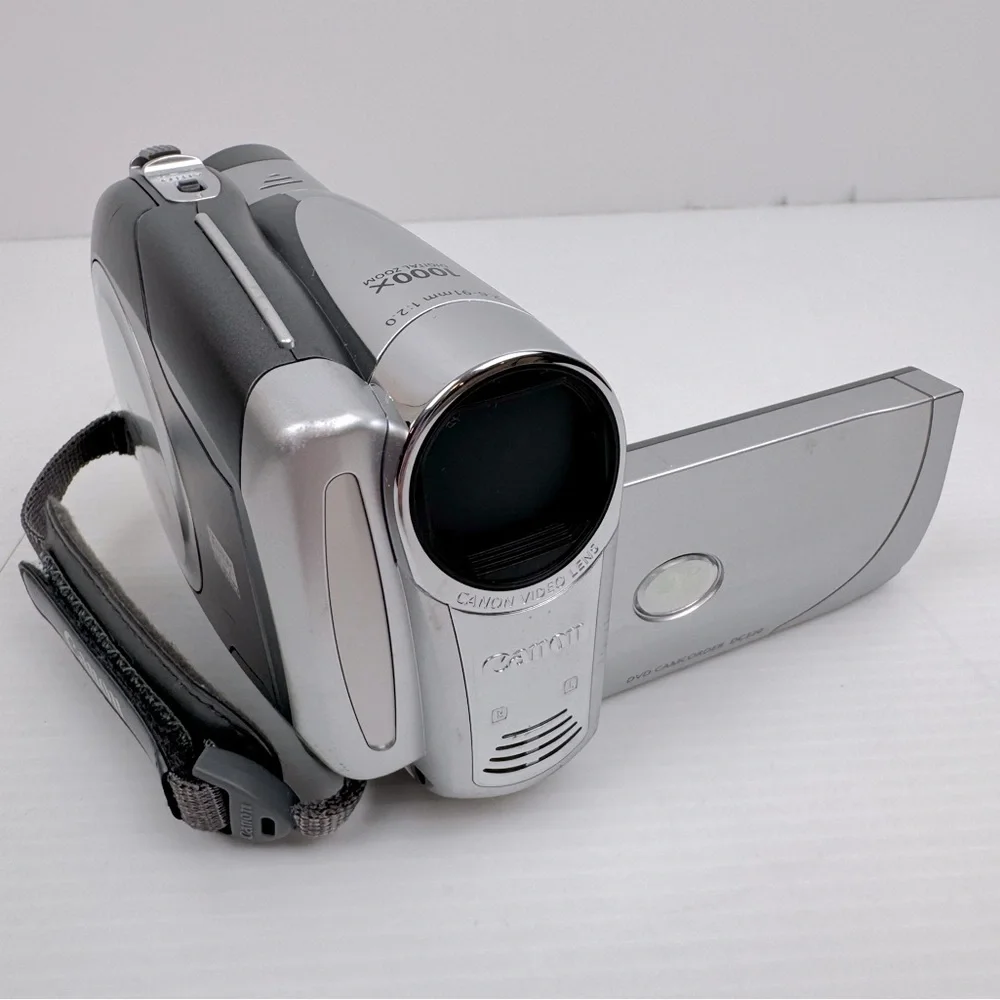 Canon DC220 Mini DVD Camcorder Silver /Gray Tested Working No Charging Cord